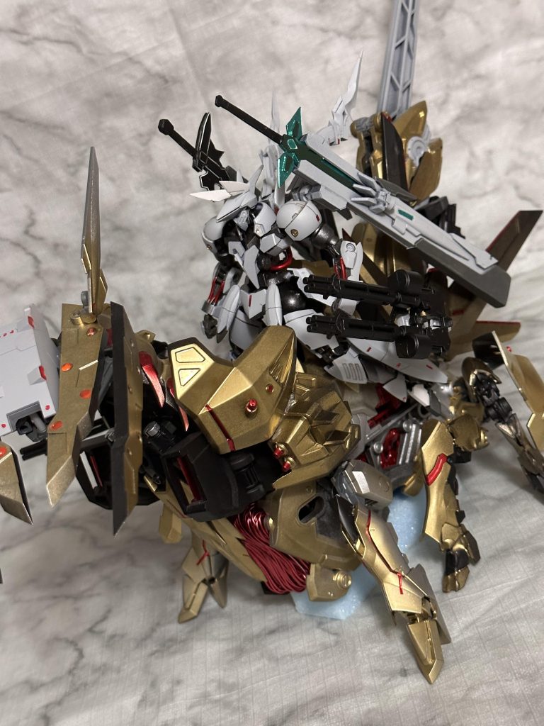 最近わたしの中で「MSを動物化する」のがブームになっておりまして、キツネ、馬、鳥と来た第四弾となる今作は、6本の足を備える昆虫型としました。