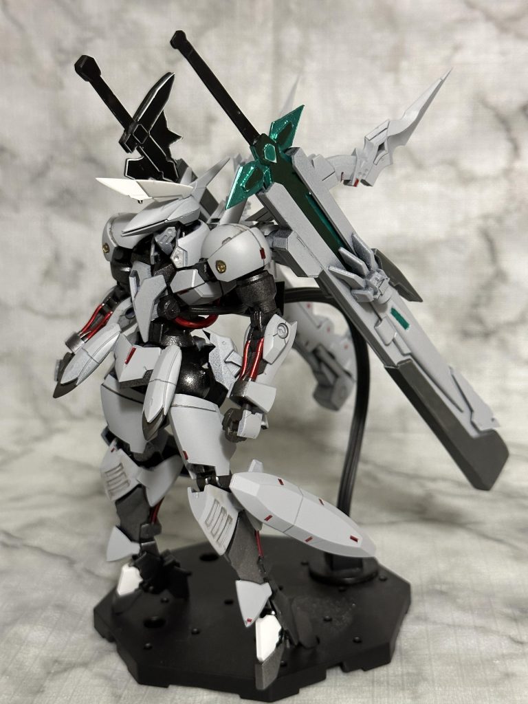 元々近接型な機体ではありましたが、ラウンドシールドを廃し、長剣2本とスラスター強化により、より特化する形に結局のところ素立ちが1番(笑)