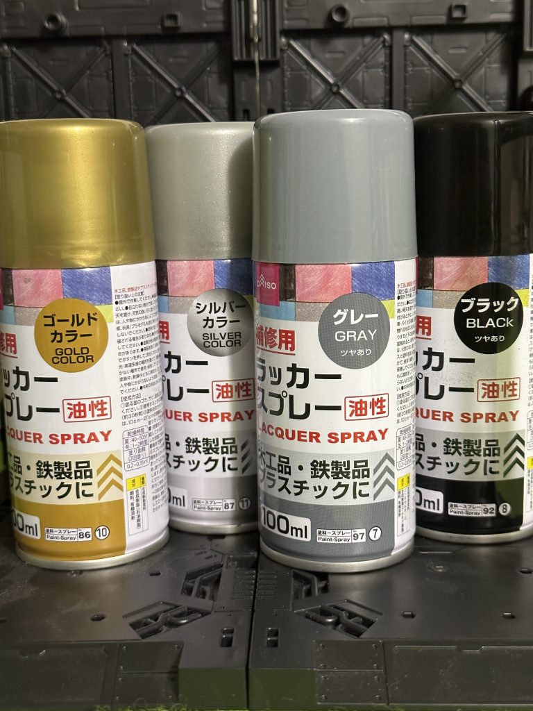 今回は全体的にDAISOさんのラッカースプレーを使ってみました。特にゴールドは発色が良く隠蔽力もほどほどでグラデーションも行ける子です、100円でもいいものあるなぁと思いました。ただ、トップコートなく放置してると比較的短期間でくすんでしまったかなと思いました。