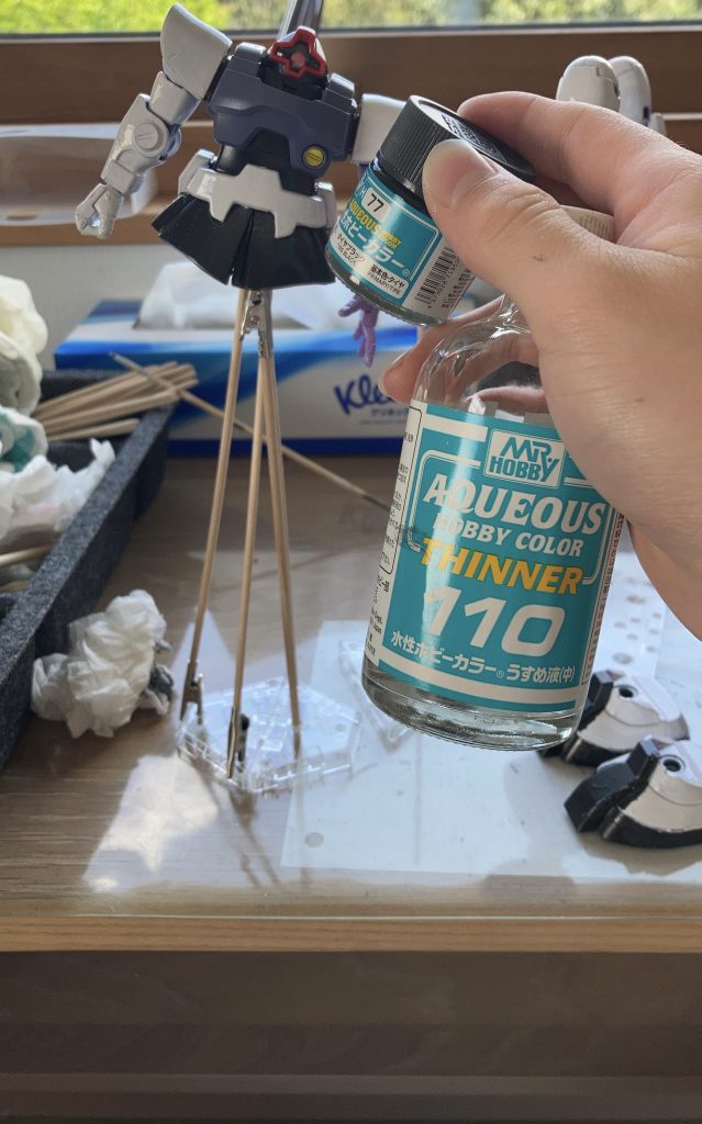 四機のドムの中の一機を白くしました！