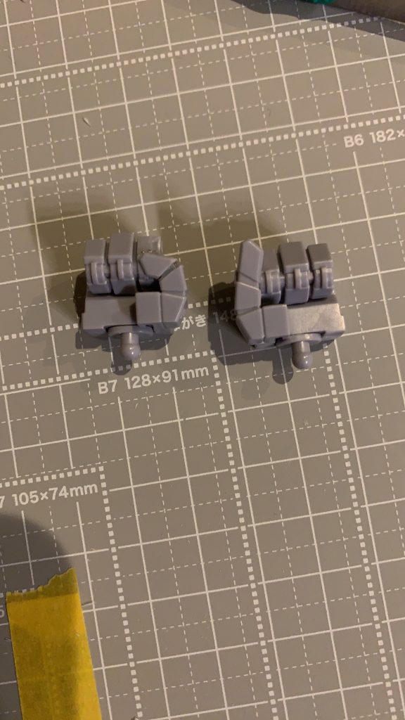 ノーマルは親指が伸びていたので、グーパンチができる様にしました。👊