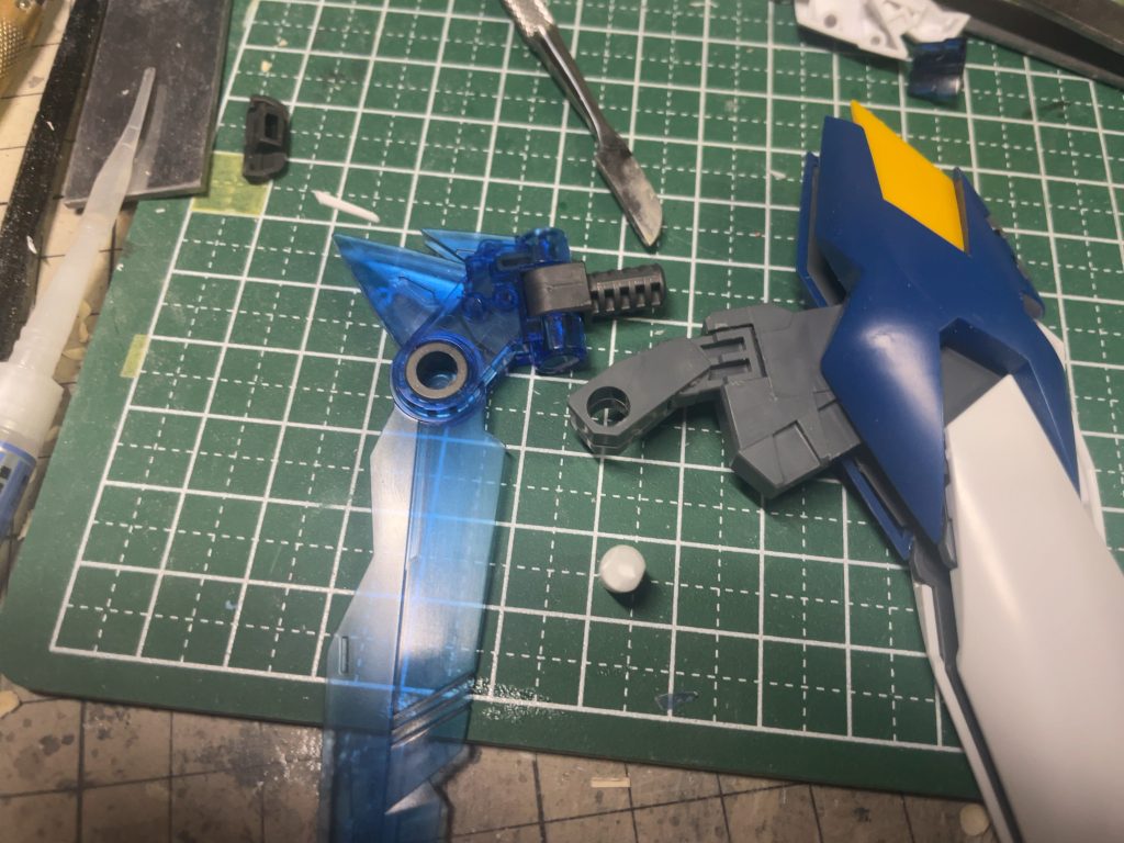 接続は軸の大きさが同じだった為、プラ棒を差し込んで固定しました