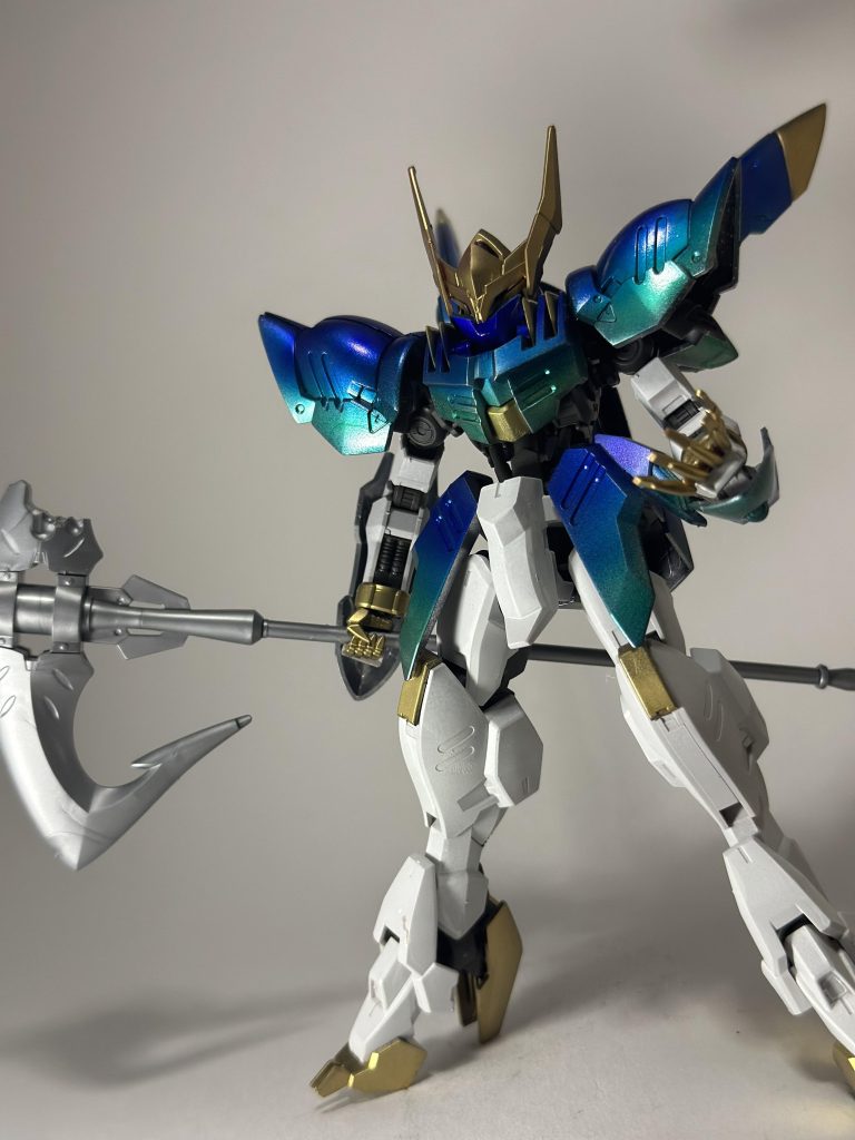 ポージングのセンスが全くないのも見どころ()鉄血のキットは足首周りがポーズ取らせるにはちょびムズでした(￣▽￣;)