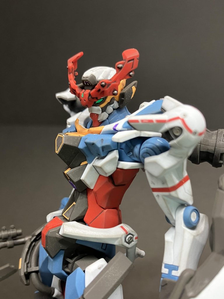 アンテナ部分のシルバー塗りました。ドットペン、100均のヤツです。シタデルだと1回で完了します。最高
