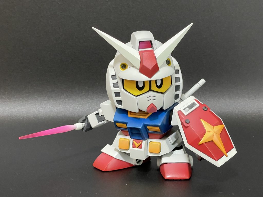 ビームサーベルで。サーベルはMSアンサンブルのものを流用しています。