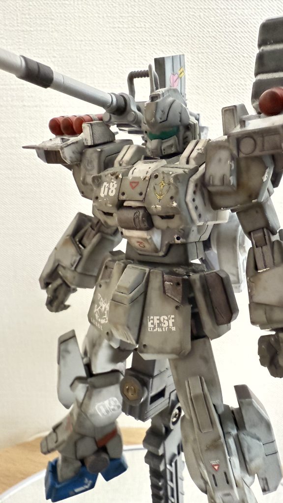 胸部外装や脚部を中心にスジ彫りでライン追加