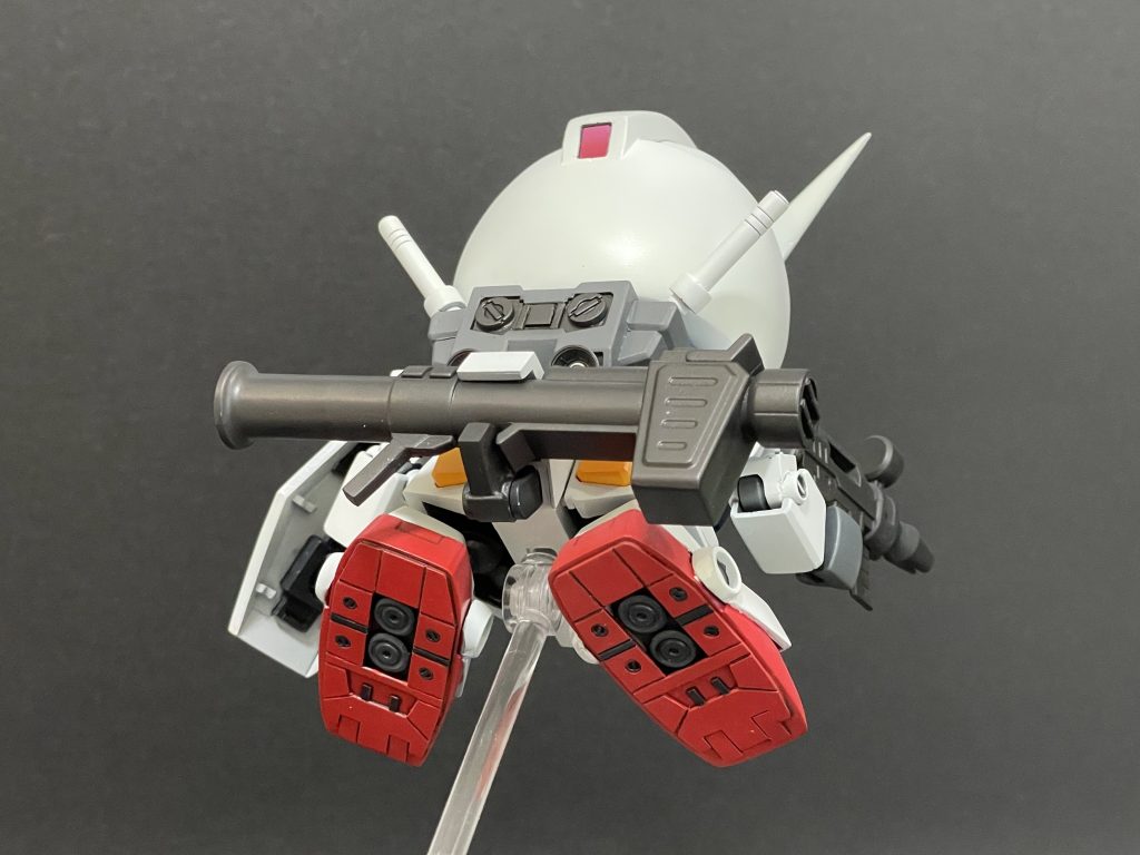 バズーカマウントはプラ板から自作です。股間に3mm穴を仕込んでディスプレイベースにも対応!