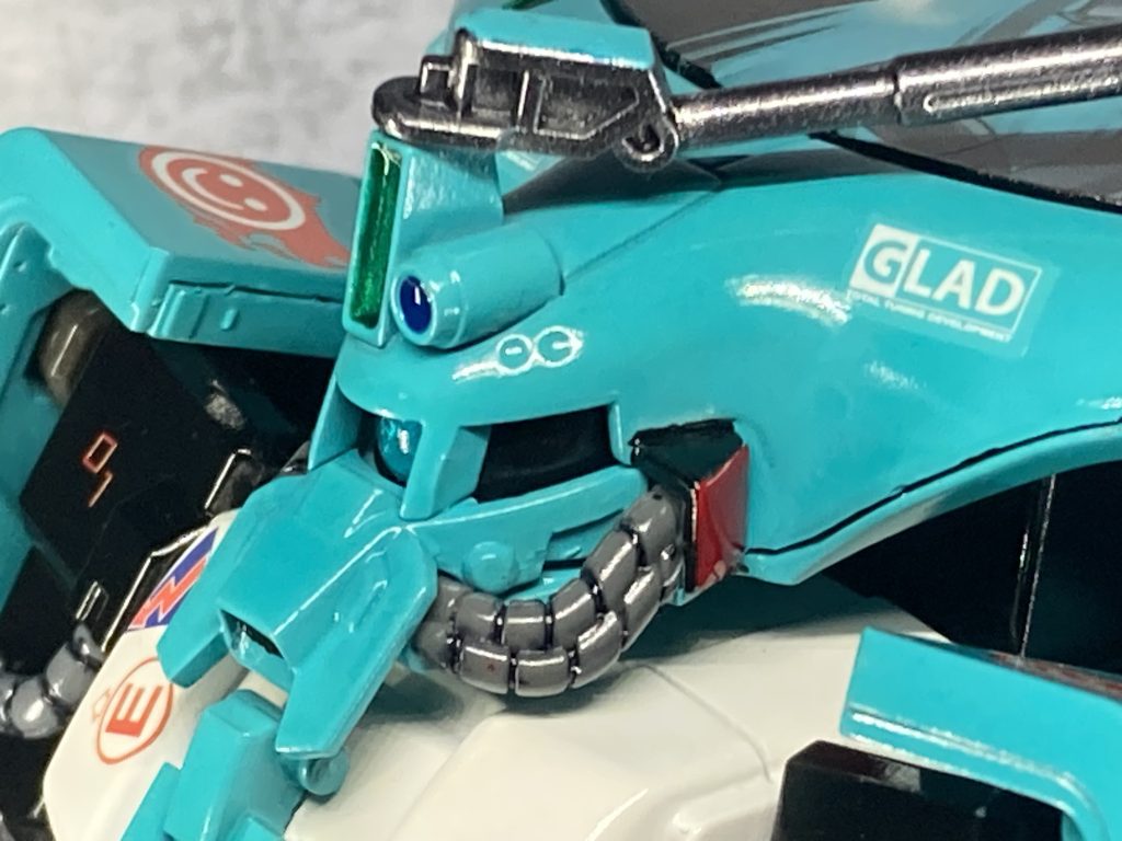 初音ミク仕様だとわかる小ネタ頭部の一部塗装→ヘッドホン