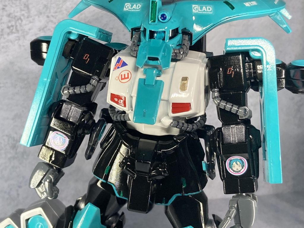 両肩のシールド→ツインテール