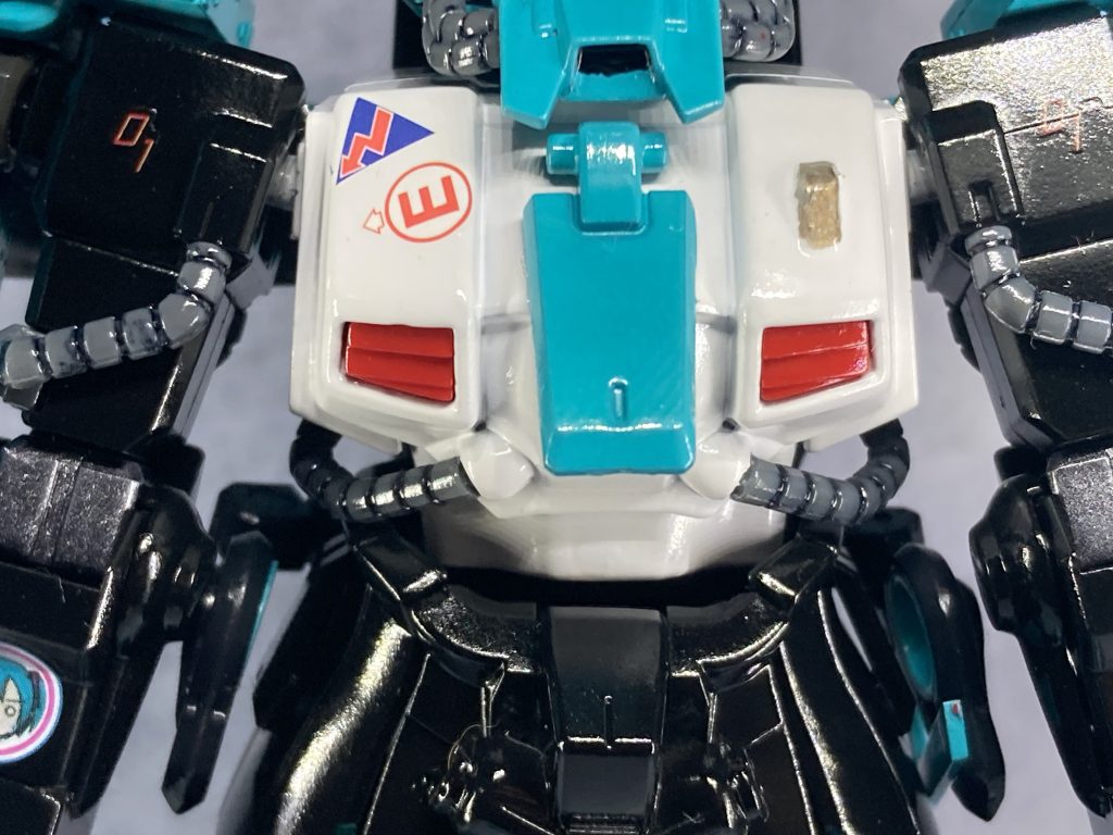 胴体の謎パーツ→胸元のネクタイ胴体が白いのはフレームミュージック・ガール 初音ミクを意識してます。