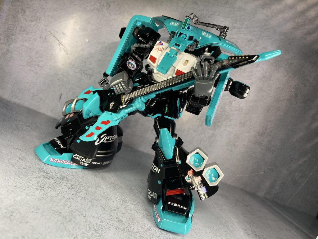 肩紐があるからギター演奏のポージングも可能!。