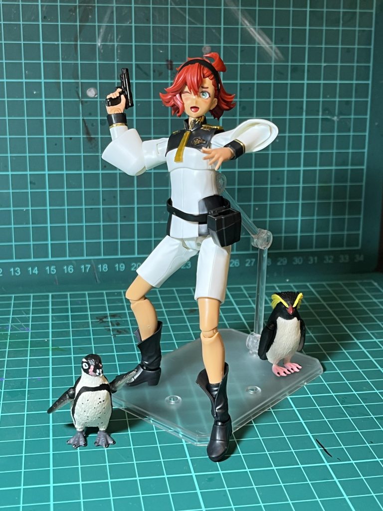 ペンギンはどこかの水族館で買いました。配色似てるな。