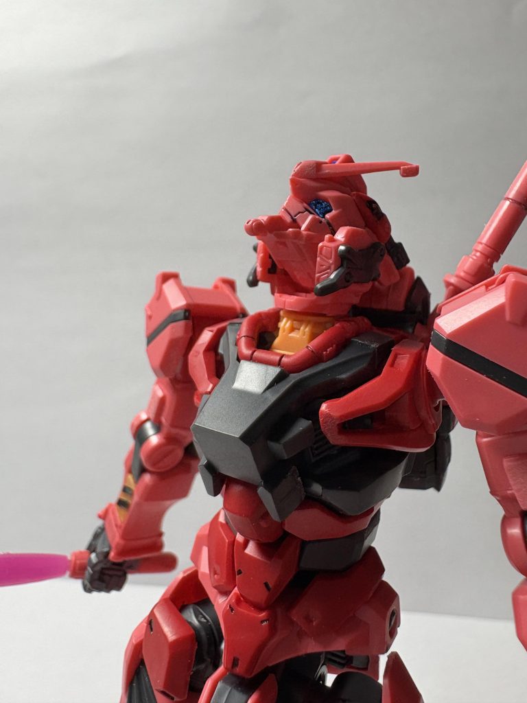 最後に。なんのためにあるか少しわかりにくい、顔面上上げギミックがあります!赤いガンダムかっこよすぎる!今回並んだ家電量販店では40人くらい並んでましたね。ハヤメニイッテテヨカッタデス