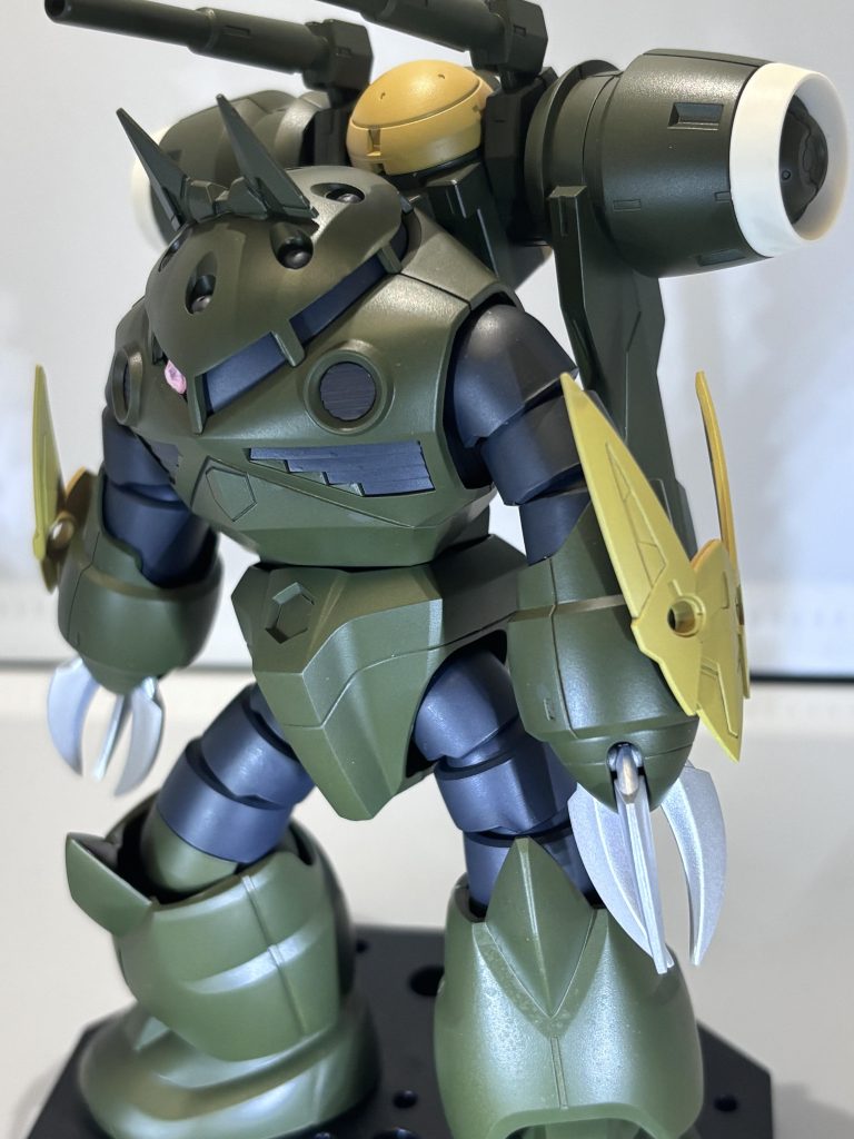 耳と腕部の追加装甲は30MSのステルスアーマーから持ってきてます背中にはデミバーディングのバオリパックを装備耳型レーダーにより索敵範囲が広がってます