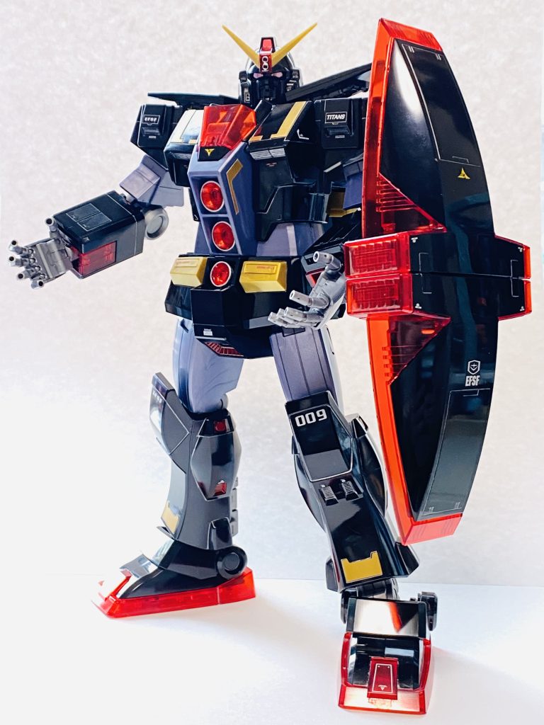 メタリックグロスインジェクションのツヤと、クリアレッドが綺麗で良い感じです。