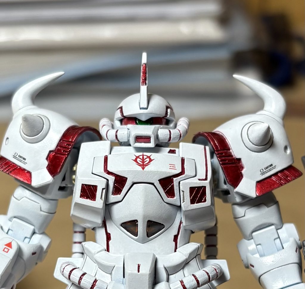 一応、一つ目の顔を塗装してます。赤レールにクロで縁取りしてクリアーグリーンで塗ってます。