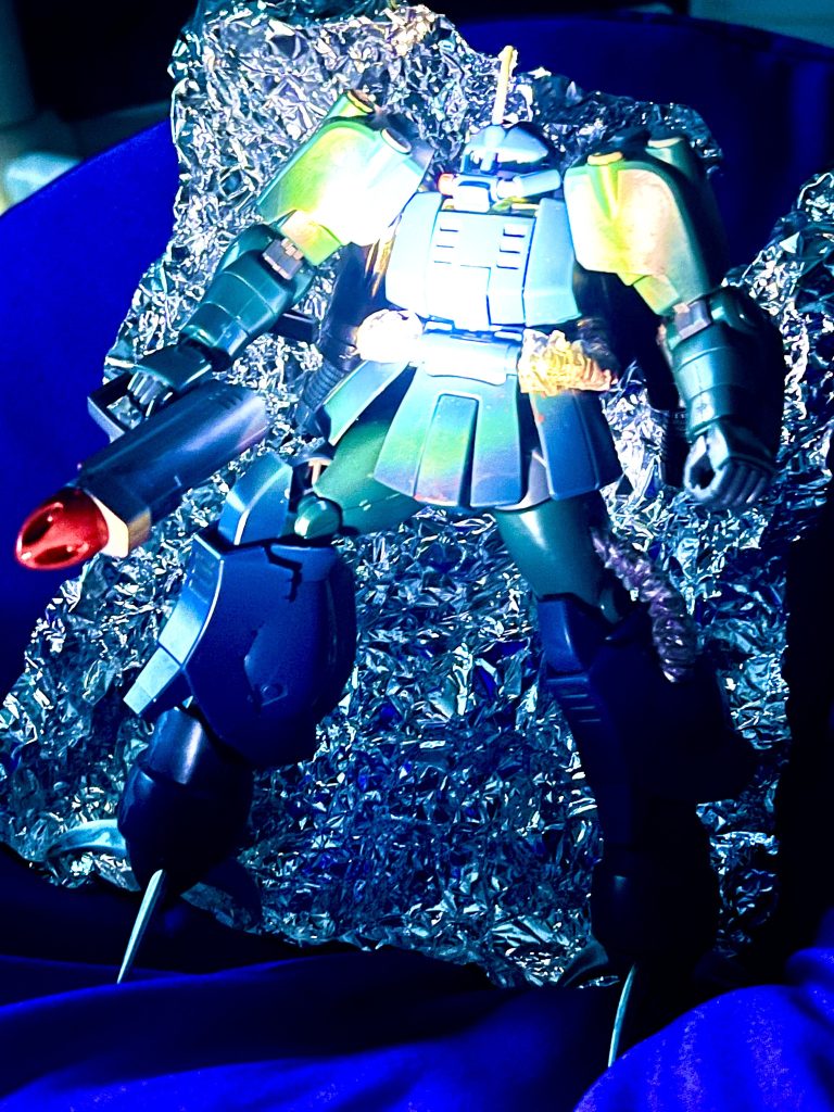 爪をたてながら深海を、歩く事ができる