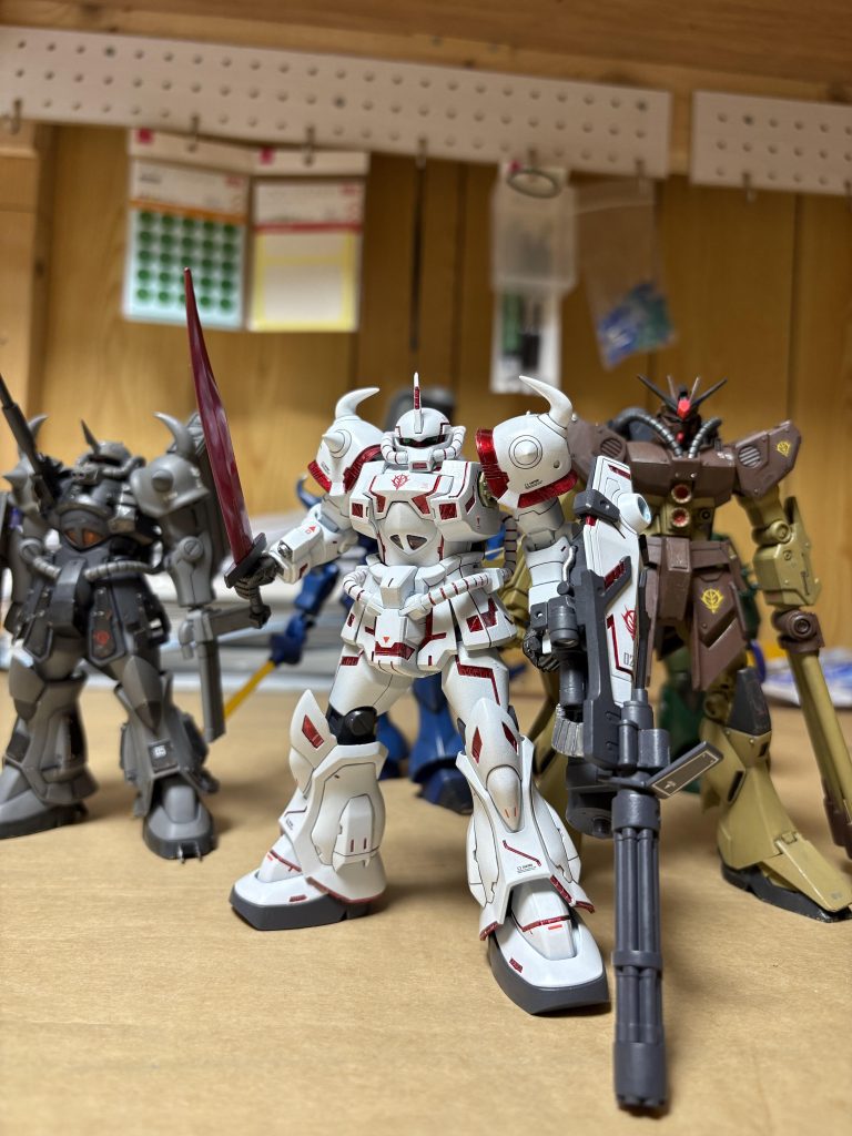 アタシはゴツゴツした陸戦ロボットみたいなのが好きなので、こういう爽やかなロボットを作るのは苦手中の苦手です(zaku-kao4)粗が出ても汚せば良いという逃げ道が無いですから...