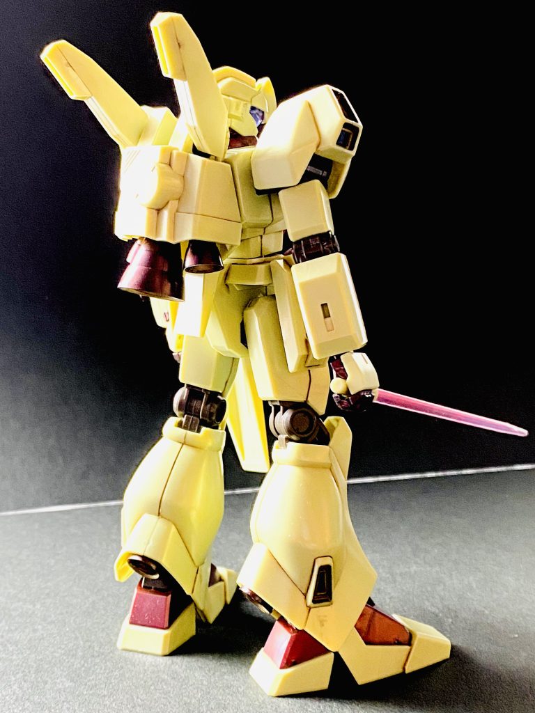 逆シャアの機体はカッコいい✨忙しいけど何か作りたい！積みを崩したい！で作ったお手軽仕上げですが、アクシズショックの加工がされた整形色のおかげで一手間で良い感じに仕上がりました😁