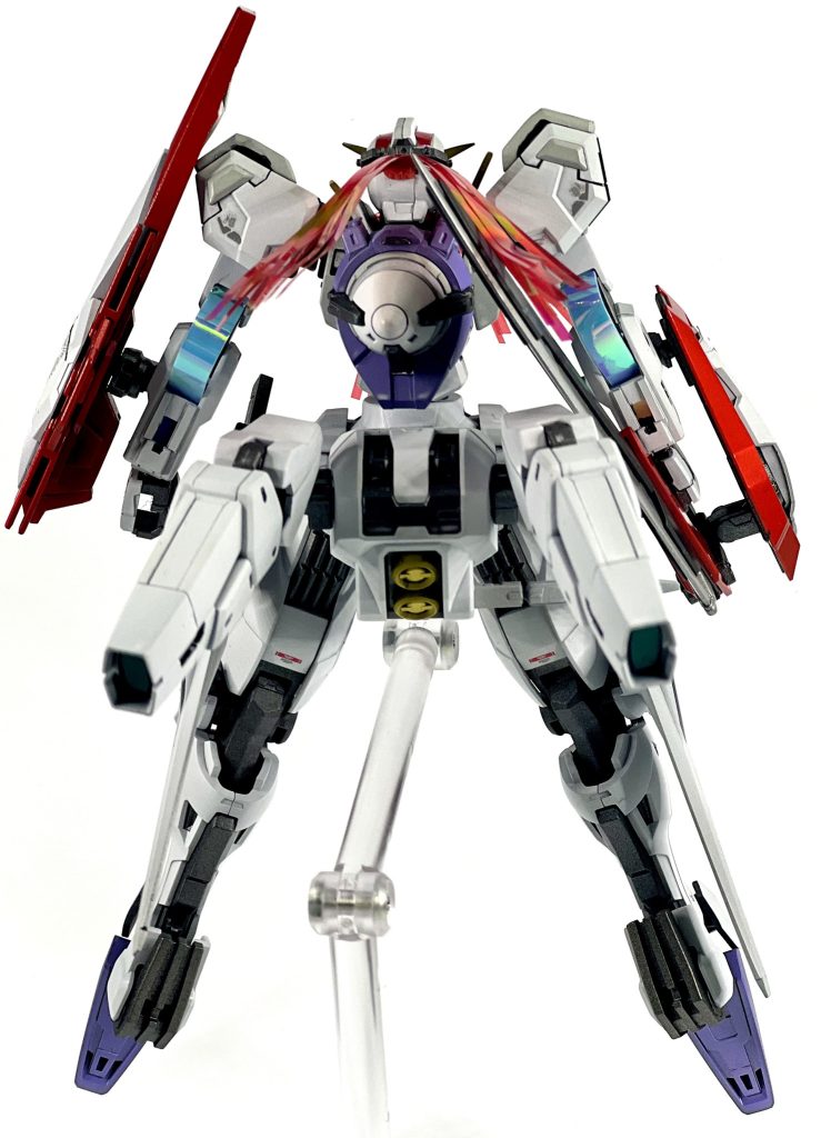 背面。キャリバーンのバックパックをGN粒子貯蔵タンクに見立てて改造、セラフィムのGNキャノンも装備してます。