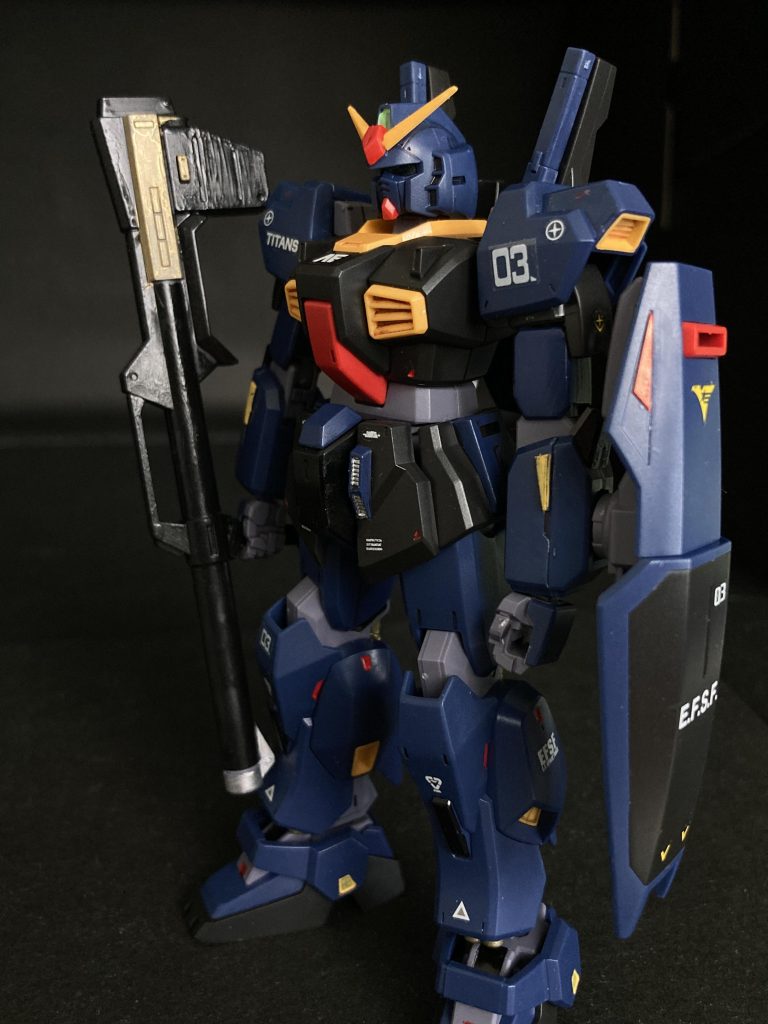 ネイビーベースの本体にレッドやイエローの差し色を入れました。また、皆さんの作品を参考にプラ板でディテールアップをし、情報量を増やしました。プラ板のカッティング等、まだまだしっかりこないので、精進します。