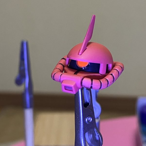 モノアイ加工やってみました！金具の径が4mmあり、モノアイレールのパーツに対して大きくて、真ん中に配置できなあったのでだいぶ上の方に。ま、よし（1枚目）