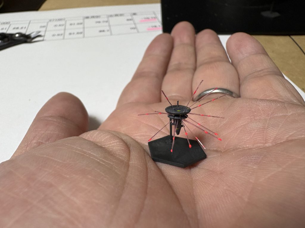 お友達がソロモンとアバオアクーを作ってられたので、刺激されて作りました(zaku-kao8)