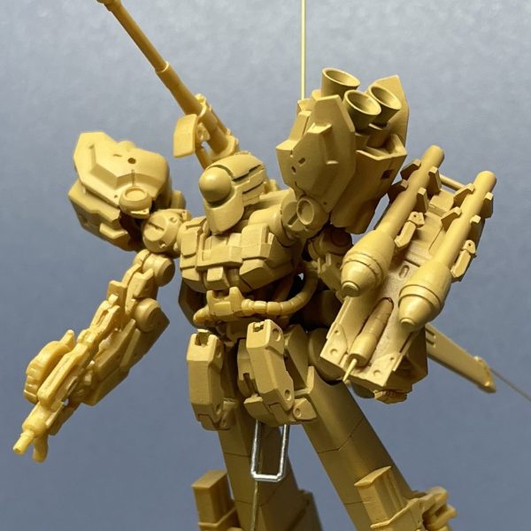 オレンジサフでチェックビチっと固定してないんで歪んでたりしますが、全体的にはOK。シュツルムファウストはサイズ大きいが、Lサイズということにしよう。脚部(?)のモールドはあっさりしてるが、これ以上は掘らない。あとは、変な段差修正、アンテナ切断、埋めれてない穴塞ぐ…とか。悪くないぞ😁んー、何色にしようか…やっぱ設定カラーが基本かなぁ（1枚目）