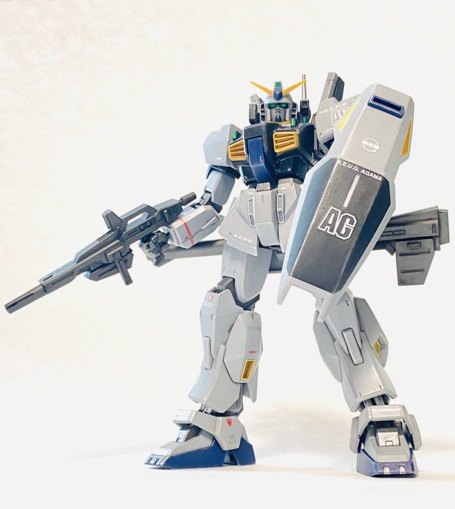 フル装備で。シールドの三角部分はシールを塗装して貼りました。