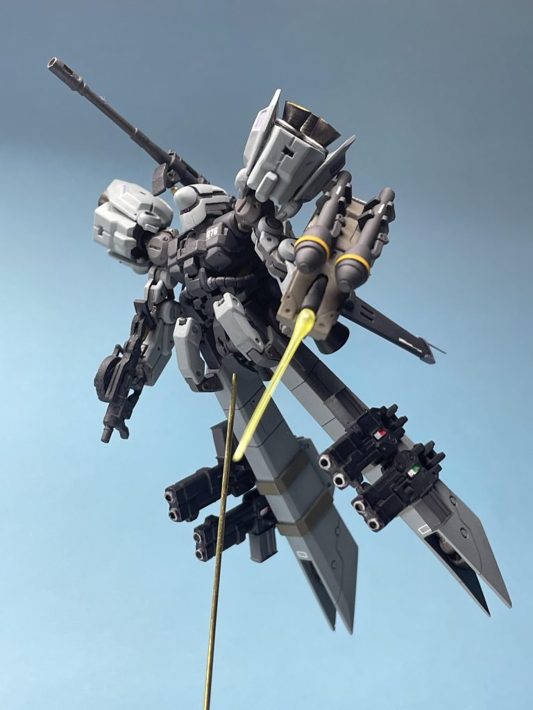 出力不足でビームサーベルは短めになり、使いどころがなくお飾り程度。