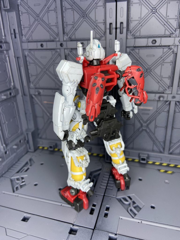 バックパックの足りない色もちょろっと筆塗り。