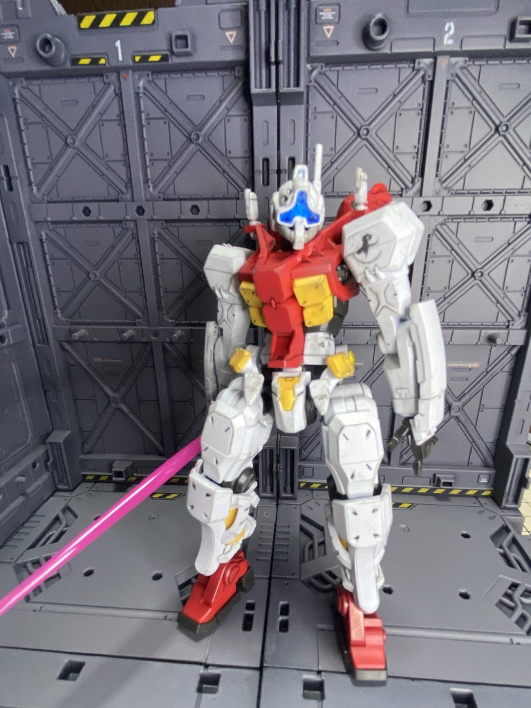 ジークアクスも軍警ザクも全体的にポージングが何か難しい…