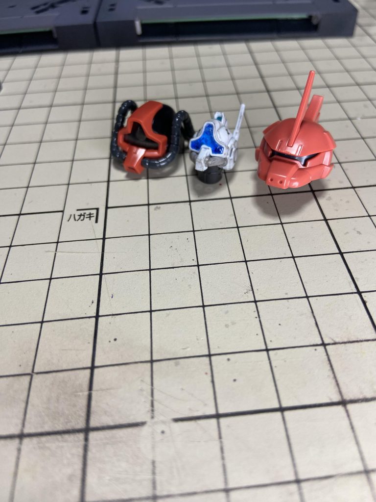 ちなみに、名前がゲルググなだけで本家ゲルググとは似ても似つかず、どちらかと言うとドム試作機(目の届く範囲にあったので)に似てました。しかし最近のは頭が小さいな〜