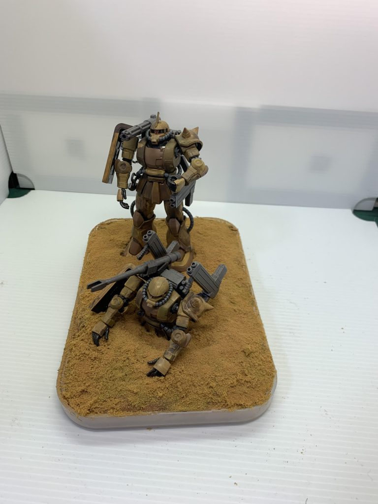 ガトリング・ガン砲装備の指揮官機とキャノン砲装備の一般機を作成。