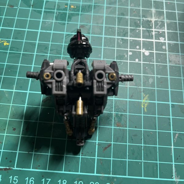 シリンダー部分の色分けしてみました！！これだけで一気に印象変わりますね！！フレームでもこのかっこよさを出してくる鉄血のmg恐るべし…（2枚目）