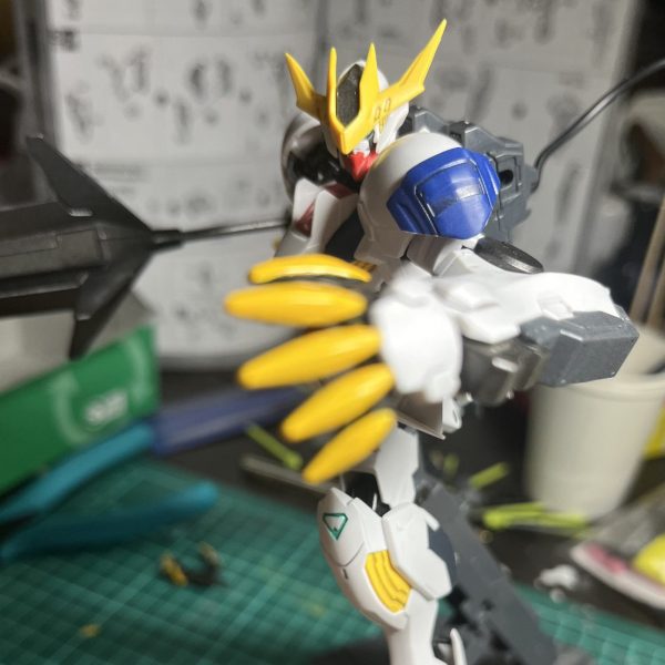 このバルバトスルプスレクスとかいうやつカッコよすぎんか？