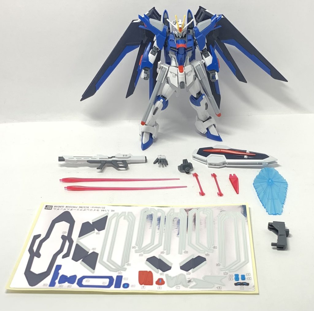 付属品等。色分けは申し分ないですが、やはり翼のシールによるものが多少なりとも手間になりそうですねSEEDアクションシステムは稼働範囲がかなり確保されているので動かしていて楽しいです＊＊＊ジークアクス第8話、もういろいろとありすぎて眠気吹き飛ぶますねアレ……いやあの、なんなんですかね……アレ……＊＊＊ビルドダイバーズRe RISE 二次小説「陰キャアイドルはGBN〈惑星〉を救いたい。」こちらのつぶやきによる【試し読み】、またpixiv先行公開中です〜二次創作にご興味がおありの方はぜひ〜