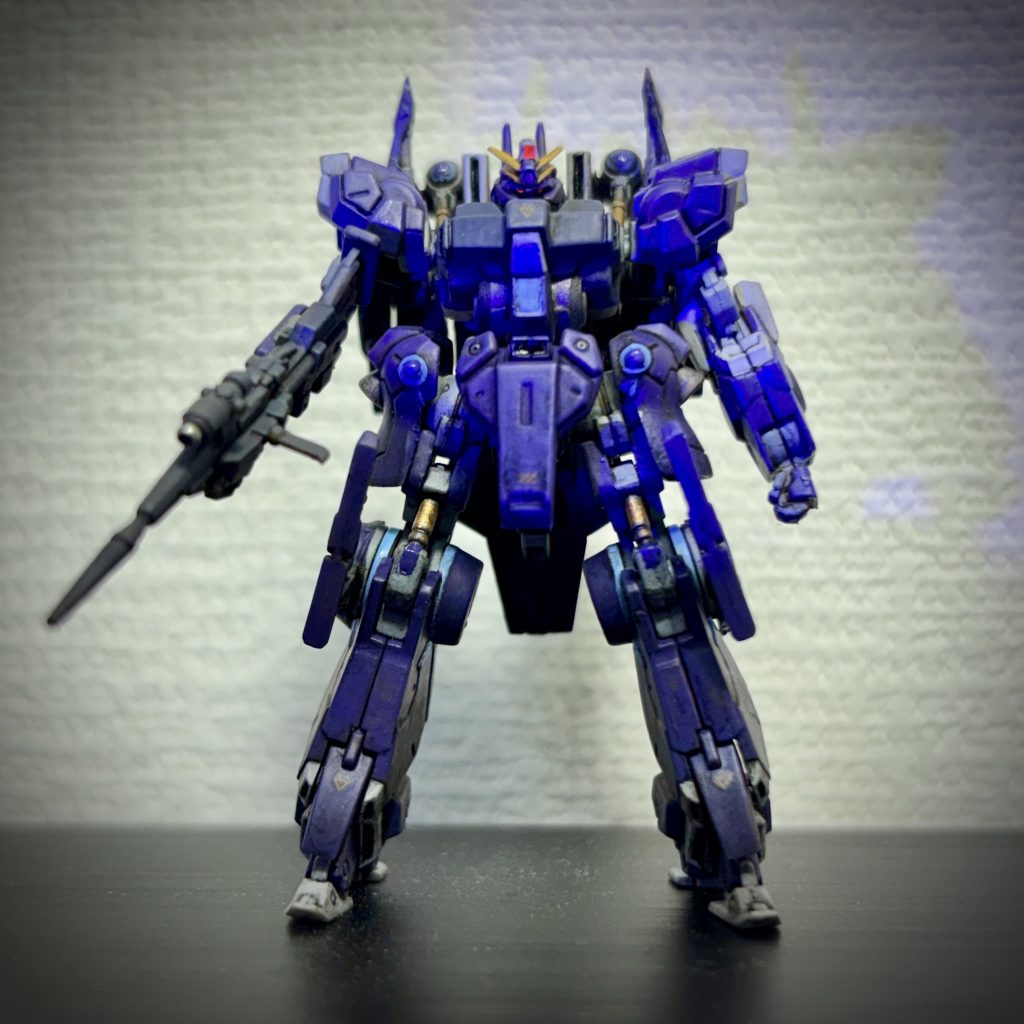 カメラアイは蛍光レッドを入れていますが、奥すぎてあまりよくわかりません笑