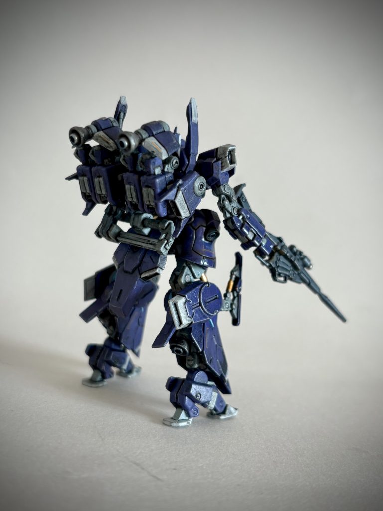 持ち主のもとに戻ります。人の手に渡る前提で作ることはあまりしてこなかったので、良い経験となりました。世代は違いますが共に楽しくガンプラを作っていって欲しいものです。最後までご覧いただき、ありがとうございました。