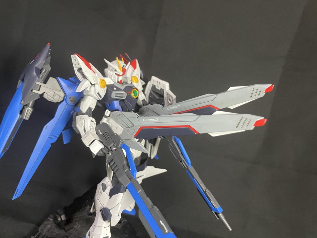 バラエーナは腰に取り付けました。