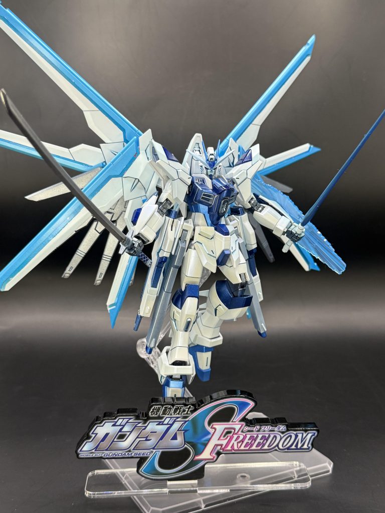 時間かかりすぎてちょっと色覚えてないです…ごめんなさい…メタリックブルー、ディープクリアブルー、クリアブルー、アイスシルバー、とにかく青!で攻めました(笑)白のところはクリスタルのサファイアブルーを三層塗って、パールシルバーとクリアブルーを混ぜたものを更に二層。光沢でフィニッシュ!