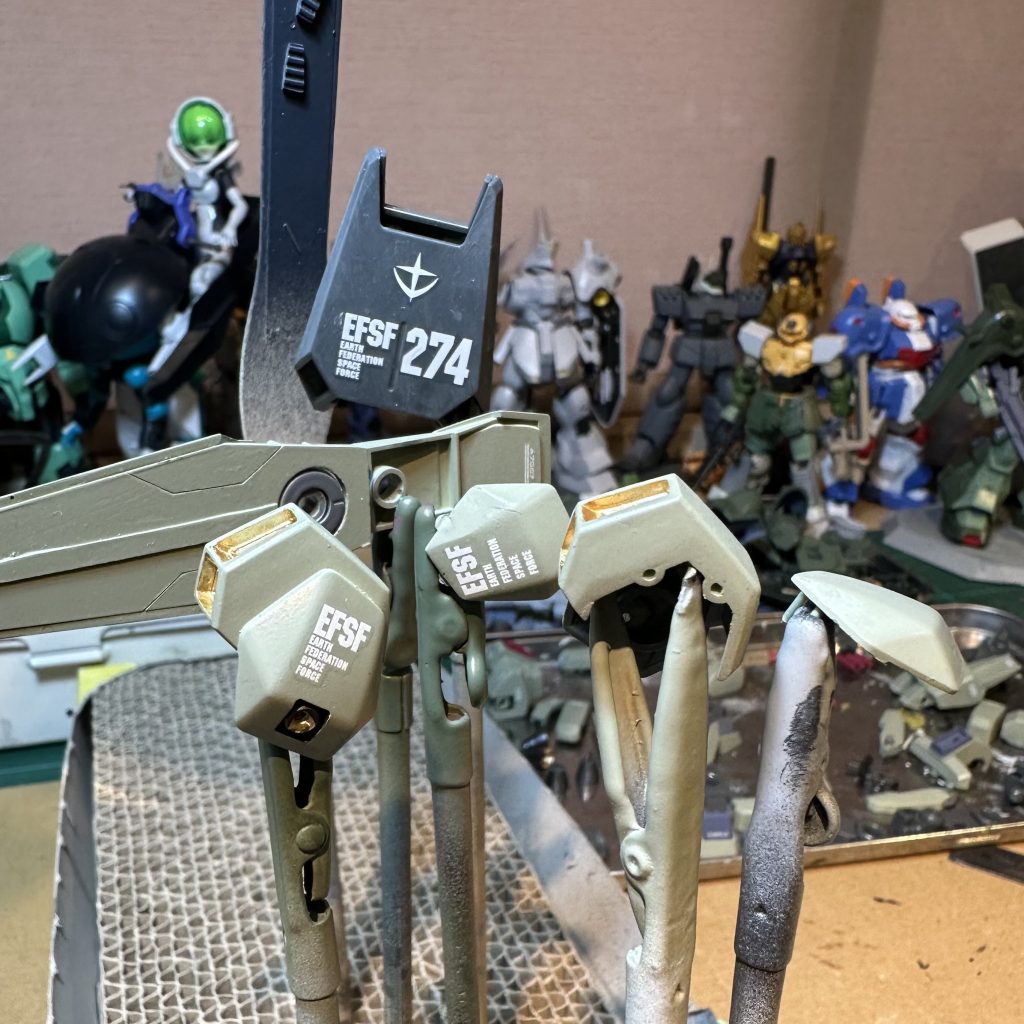 肩の後ハメ加工はこんな感じです。元のダボ穴を利用しています。