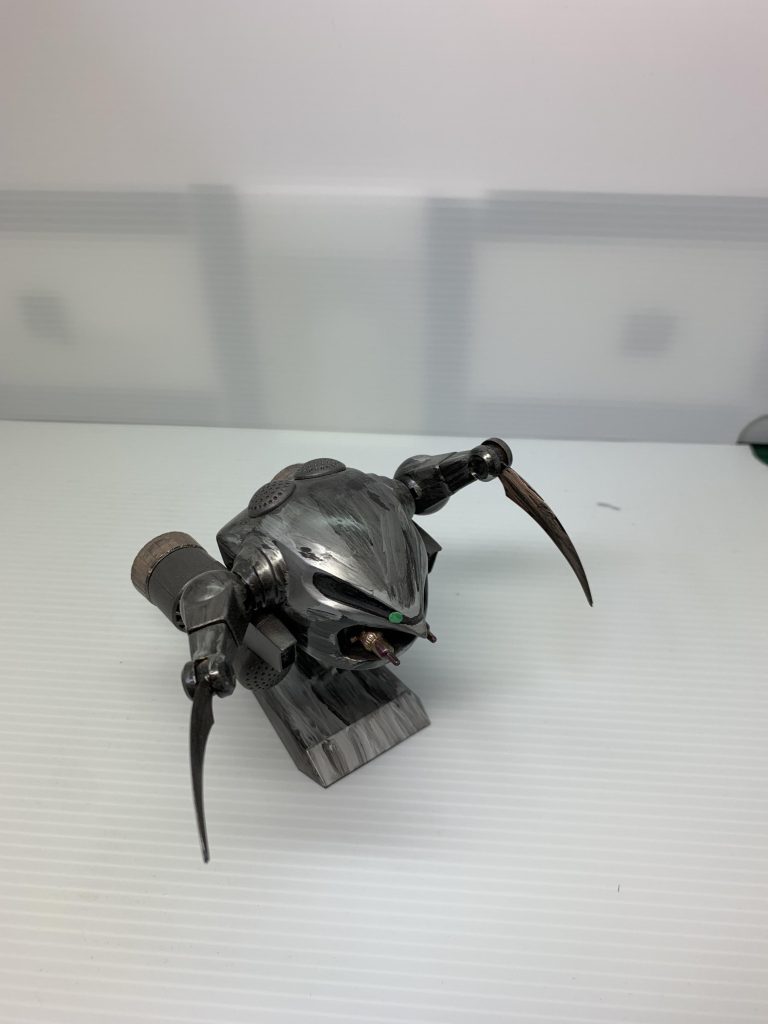 メインカメラはモノアイにしました。