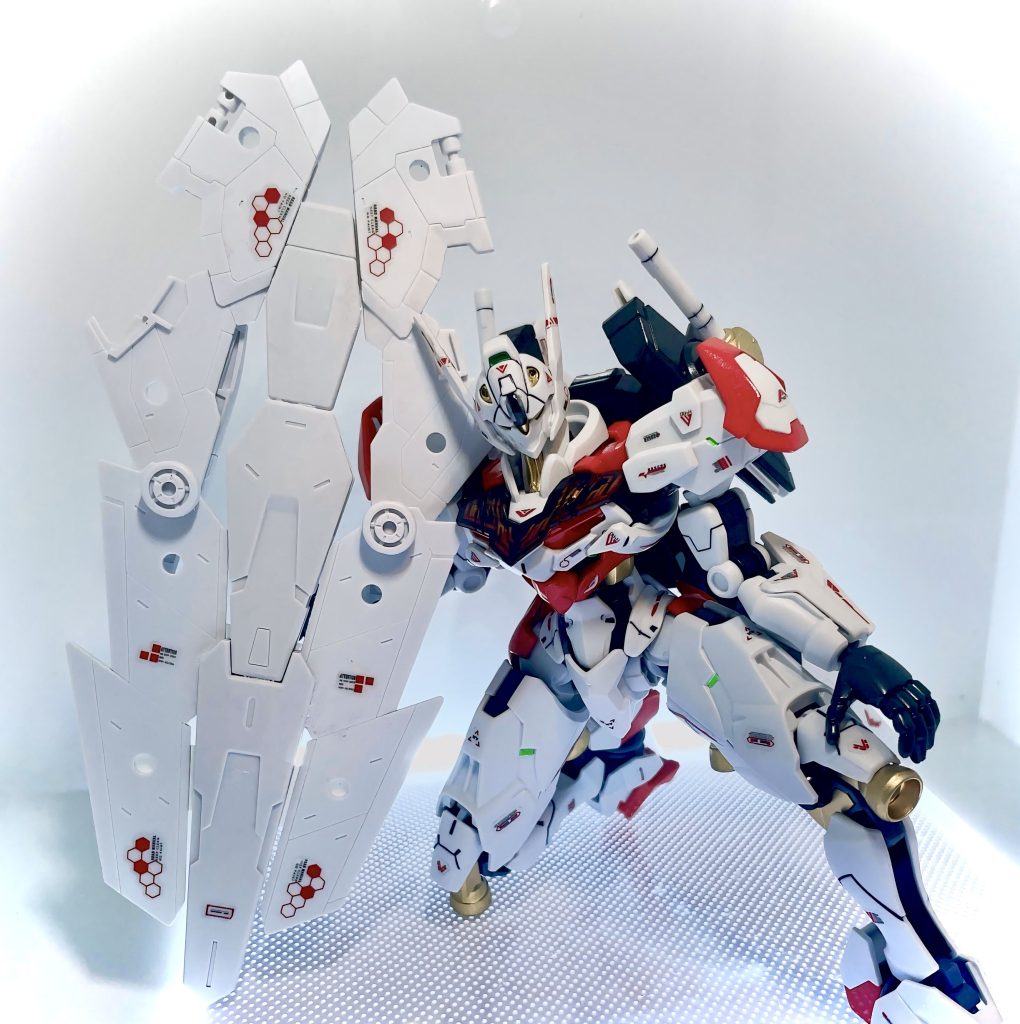 盾を持たせないと雰囲気が出ないので急遽作りました。あまり物でなんとか作成。このポーズを再現したかった。