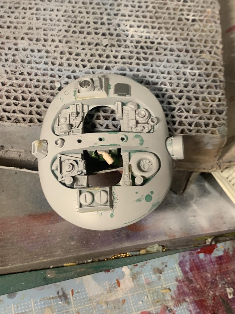 裏部のディティール。ボールジョイントも見えますね。