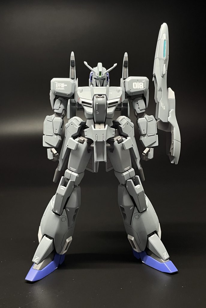 胸の絞り込んだ形状をプラ板で幅を広くしています。