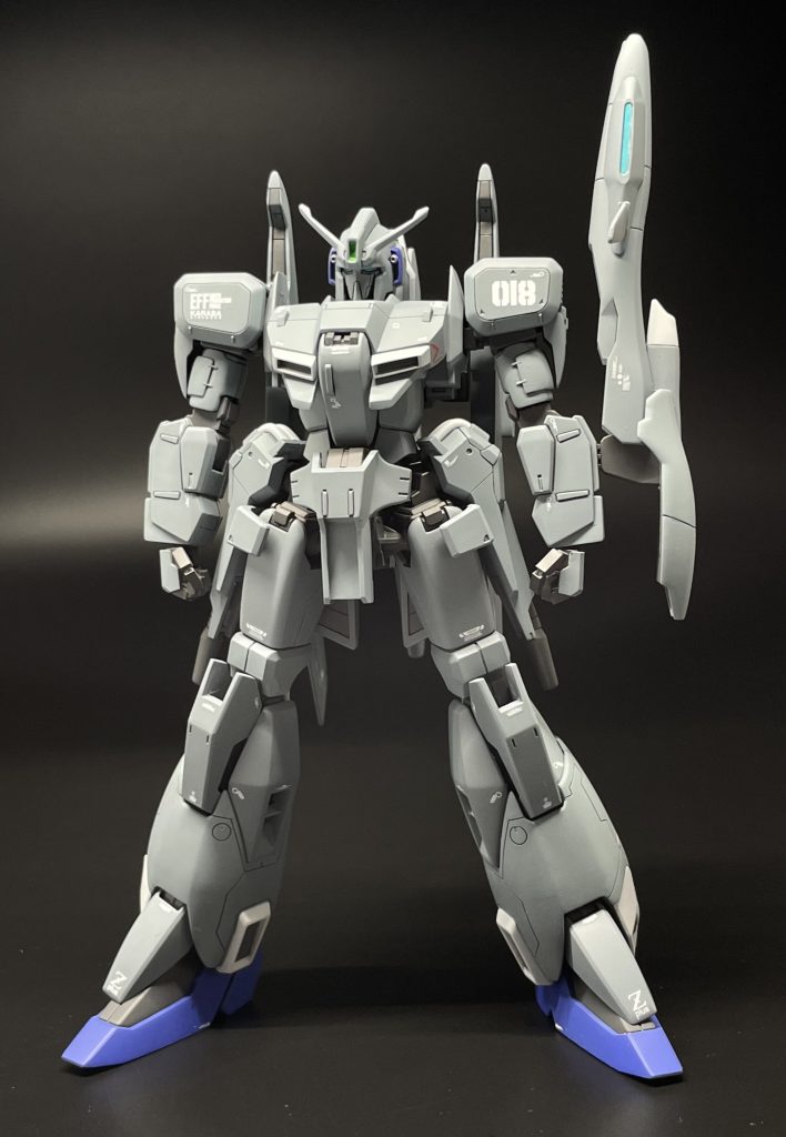 膝アーマーはプラ板を張り込んで大型化しました。