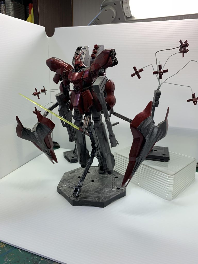 サブアームで左右にシールドを持たせました。