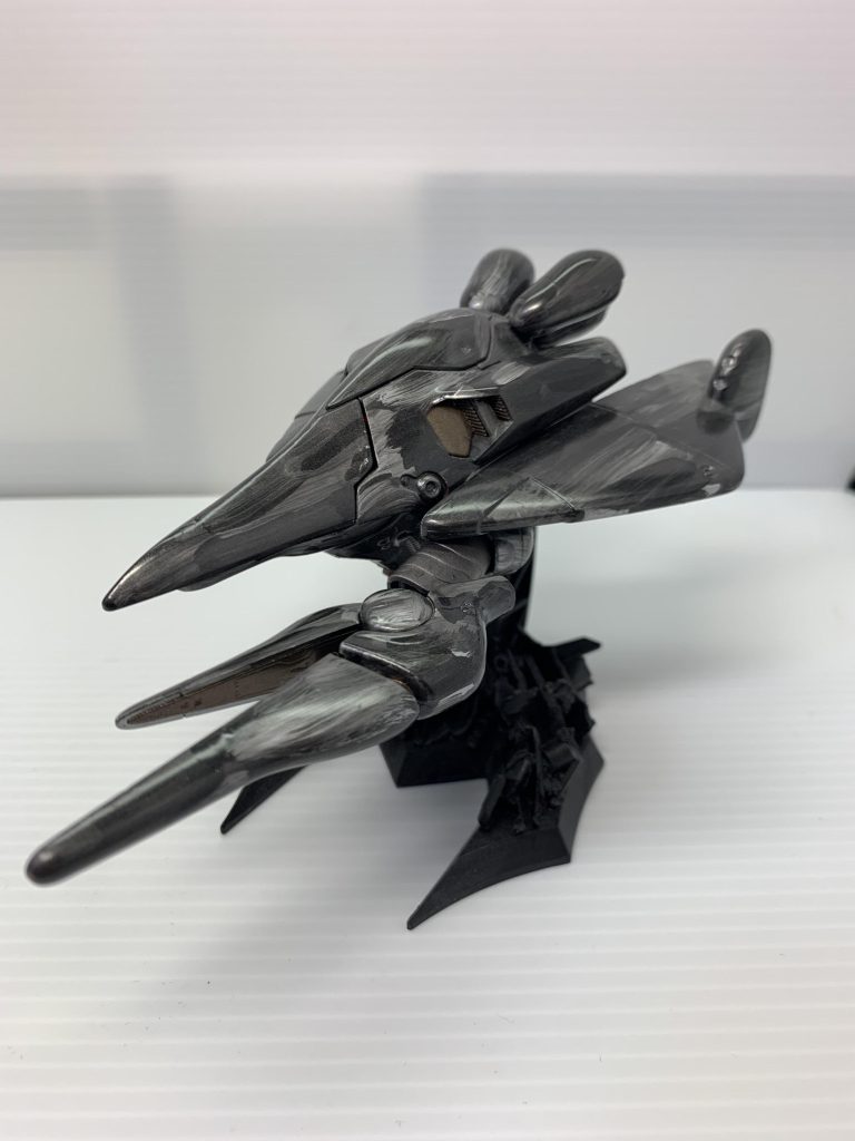 塗装は宇宙空間用迷彩柄にしました。