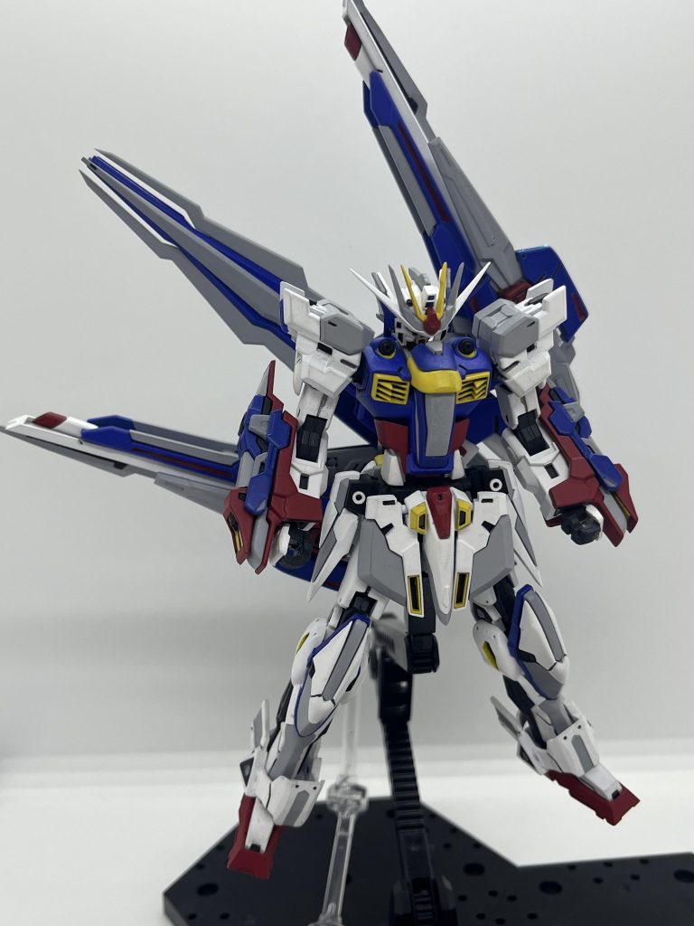 バックパックを展開して、ゲームでよく見るシルエットに。